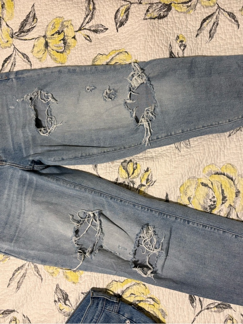 Daze Denim High-Rise Light Blue Distressed Women's Jeans - Picture 2 of 4